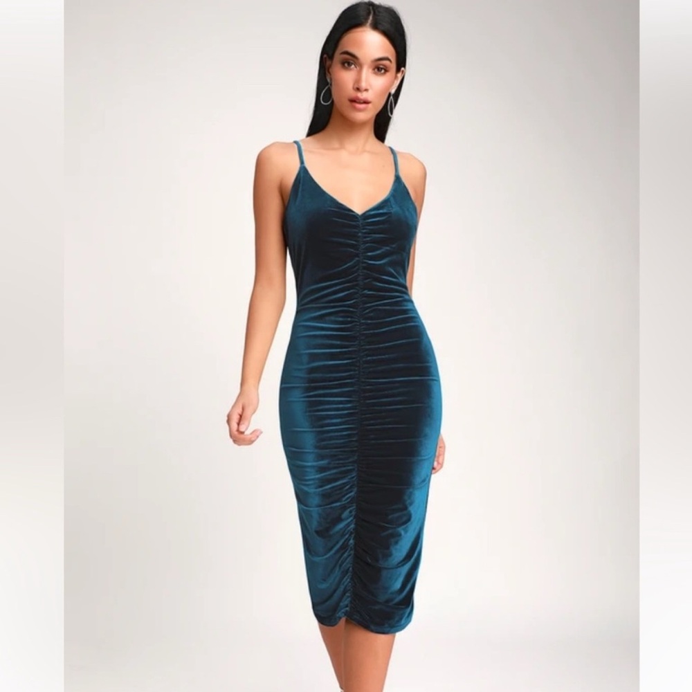 Lulus Catherine Teal Blue Velvet Ruched Bodycon
Midi Dress